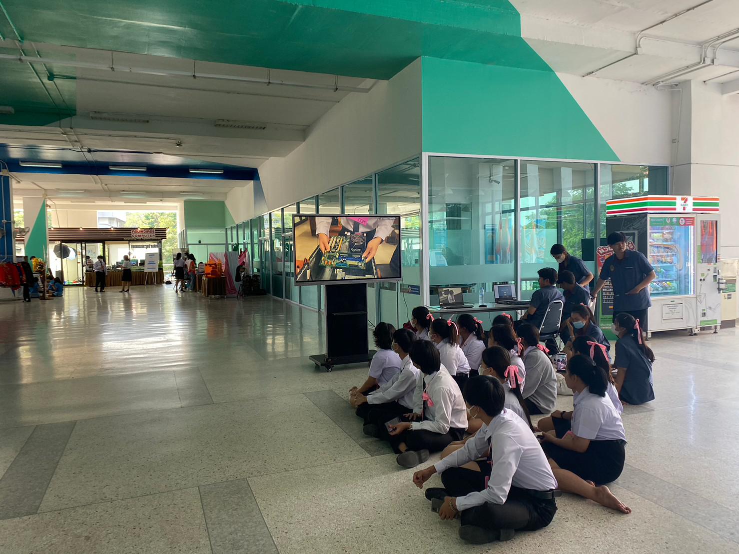 47. ภาพกิจกรรม 50 ปี KPRU สู่การพัฒนาท้องถิ่นอย่างยั่งยืน มหาวิทยาลัยราชภัฏกำแพงเพชร ระหว่างวันที่ 26-28 มกราคม 2566 ณ มหาวิทยาลัยราชภัฏกำแพงเพชร โดยนักศึกษาโปรแกรมวิชาคอมพิวเตอร์ คณะครุศาสตร์